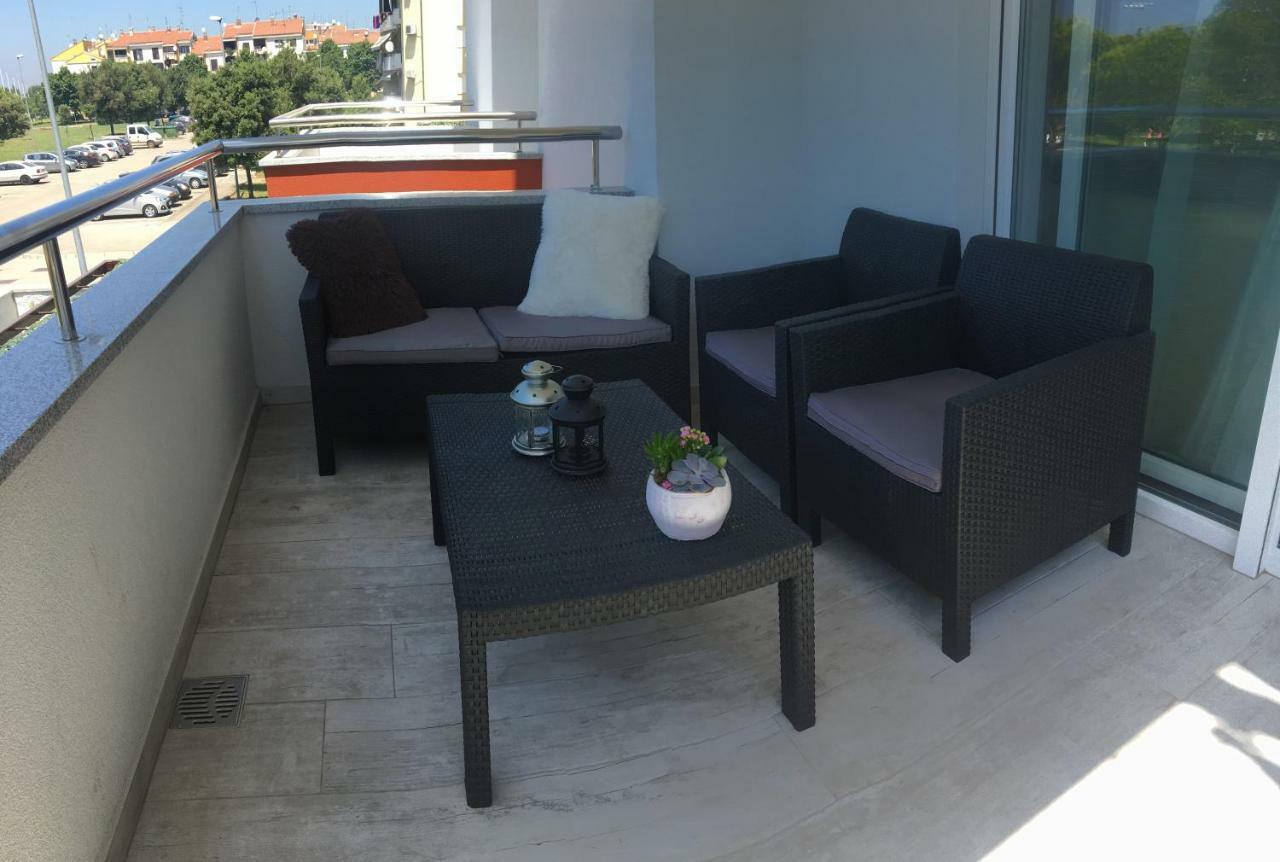 Holly Apartman Umag Exteriör bild